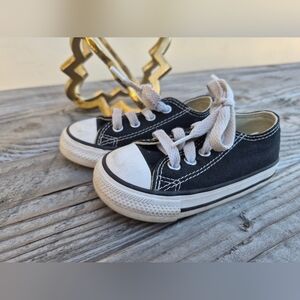 CONVERSE ALL STARS TODDLERS SIZE 5 SNEAKERS